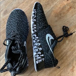 Women’s running shoes